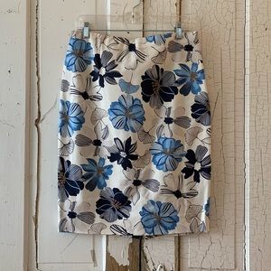 Charter Club beige blue floral skirt Size 8